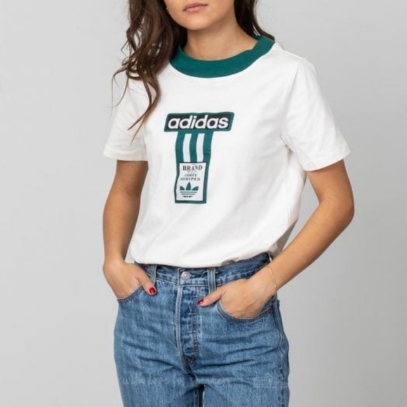 adidas Originals shortsleeve T-Shirt with Vintage Logo in off-white + green - Picture 4 of 11